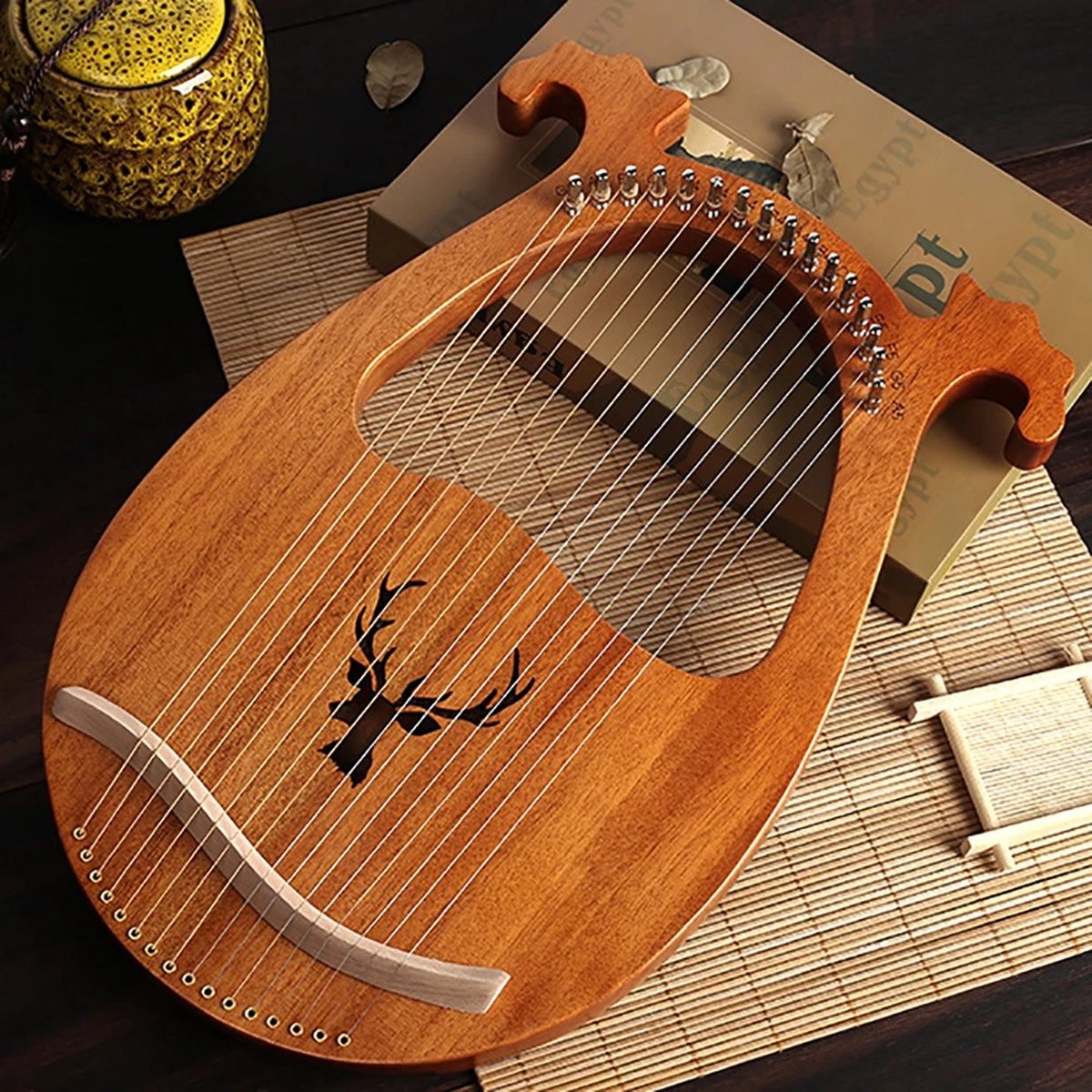 kleine Harp - lyre harp - lier instrument - 16-snarig met stemsleutel en Snaarpickup - 26x39cm