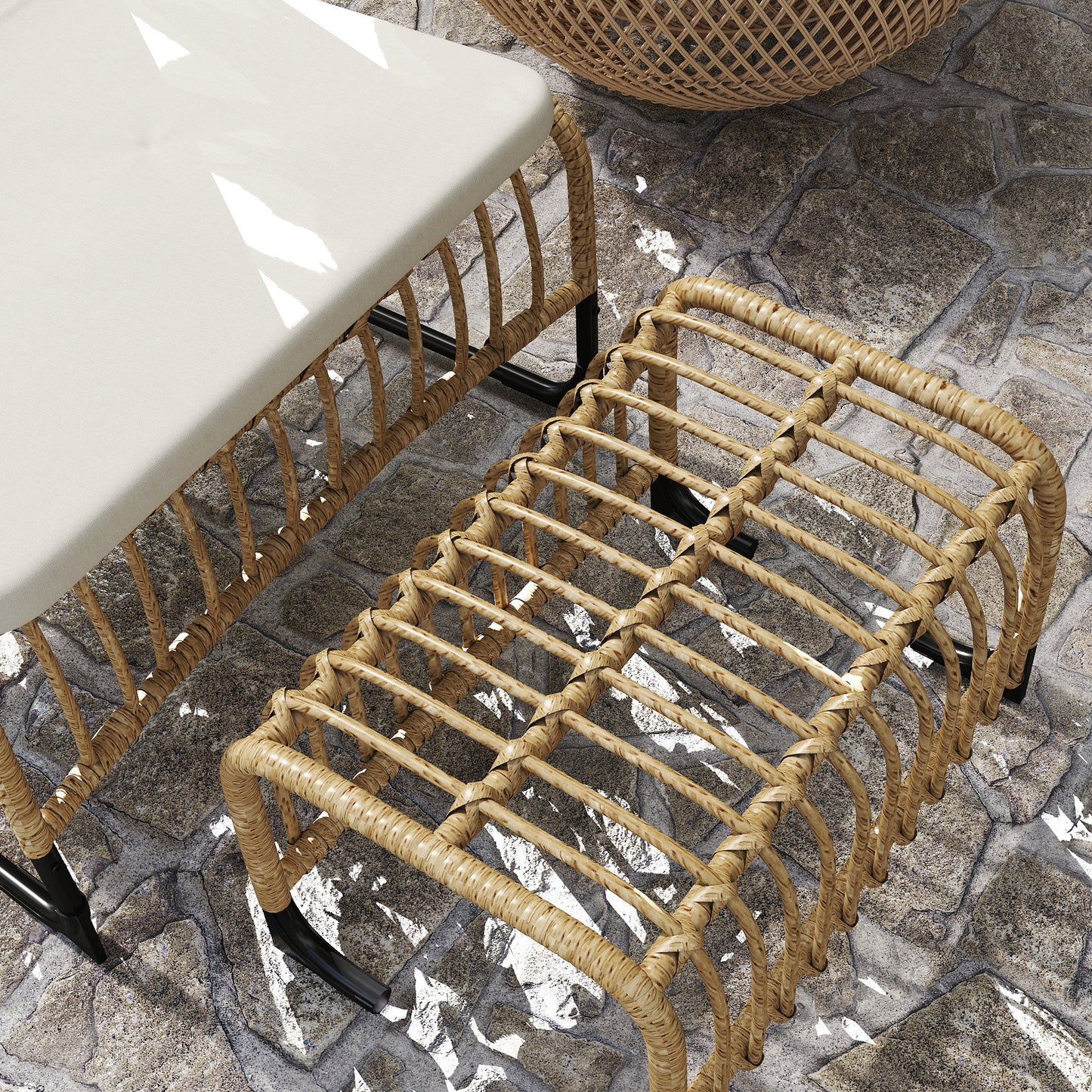 Rotan Loungestoel – Rieten Fauteuil – Tuinstoel – Relaxstoel – Balkonstoel – Weerbestendig Kunststof Rattan – Inclusief Voetenbank en Kussen met Fixatiebanden 65x93x80 cm