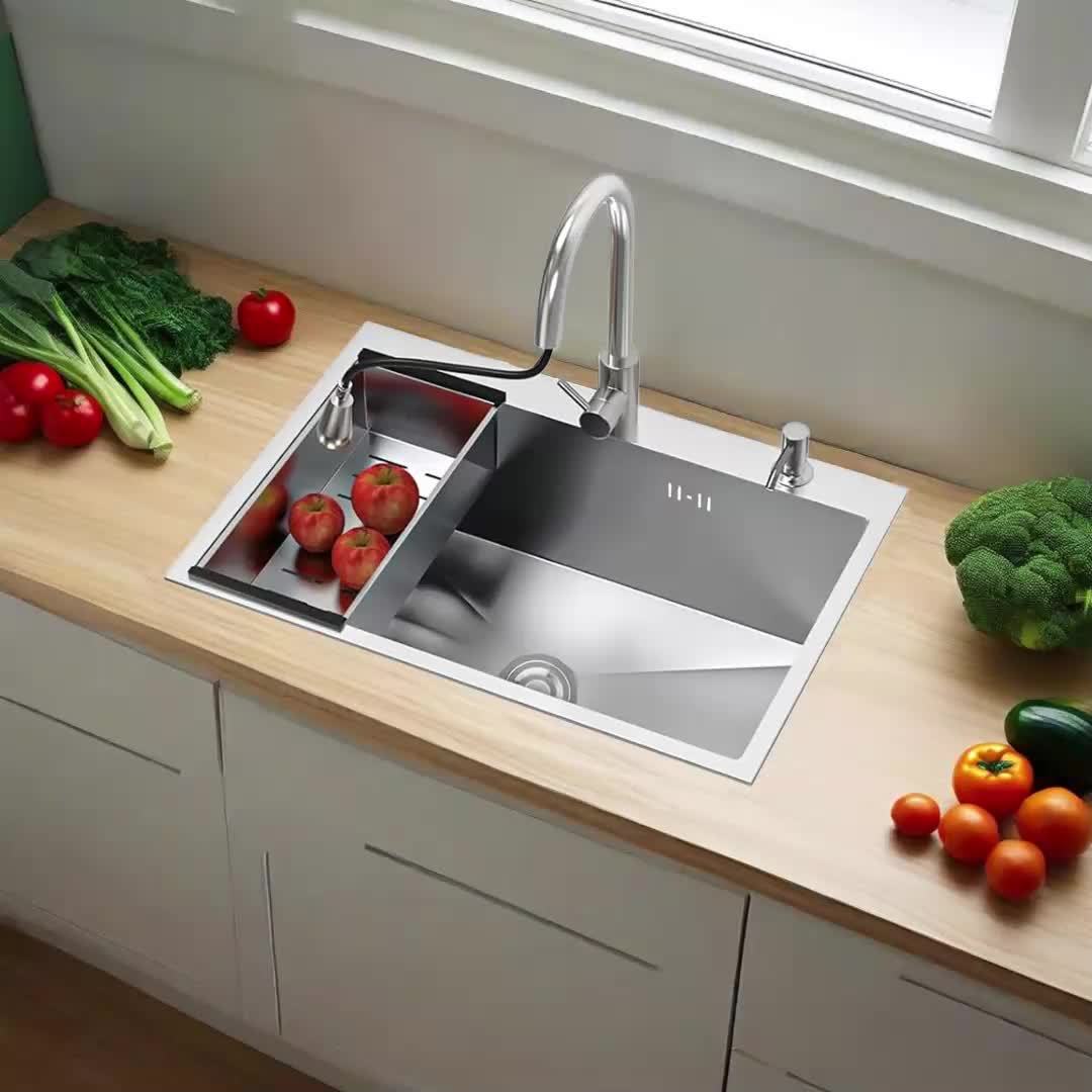 Large stainless steel sink with single basin in Silvery color, featuring a pull-out faucet and drain basket, measuring 80x50cm, complete with soap dispenser and drainage kit.