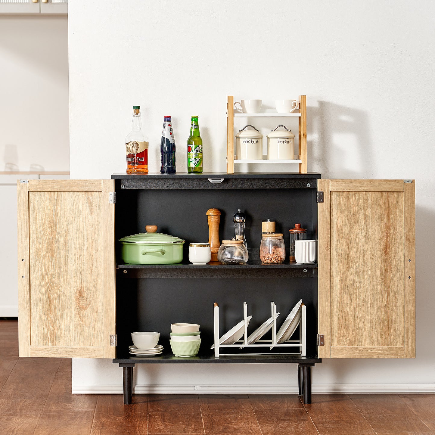 Kast – Opbergkast – Rattan Kast – Dressoir – Buffetkast – Handgeweven Rattan Deuren – Verstelbare Legplanken – Zwart – Magnetische Deuren