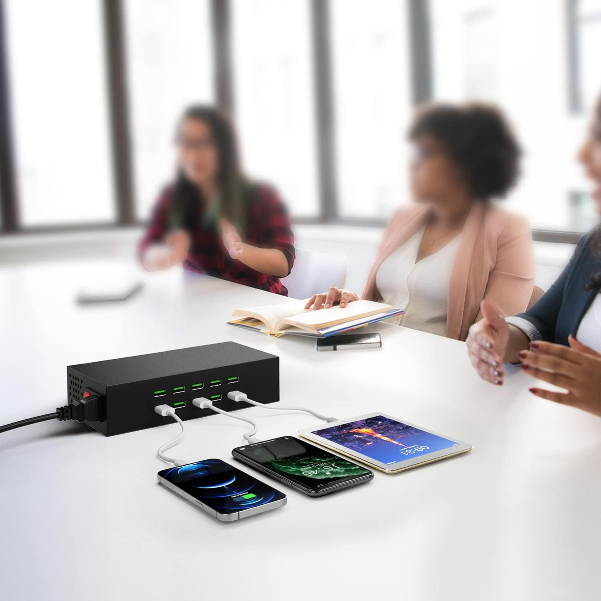 Laadstation voor meerdere apparaten, 30-poorts 300W/60A USB-laadstation, 30-in-1 USB-oplaadhub, meerdere USB-laadstations voor iPhone, iPad, Samsung, tablets en andere elektronica