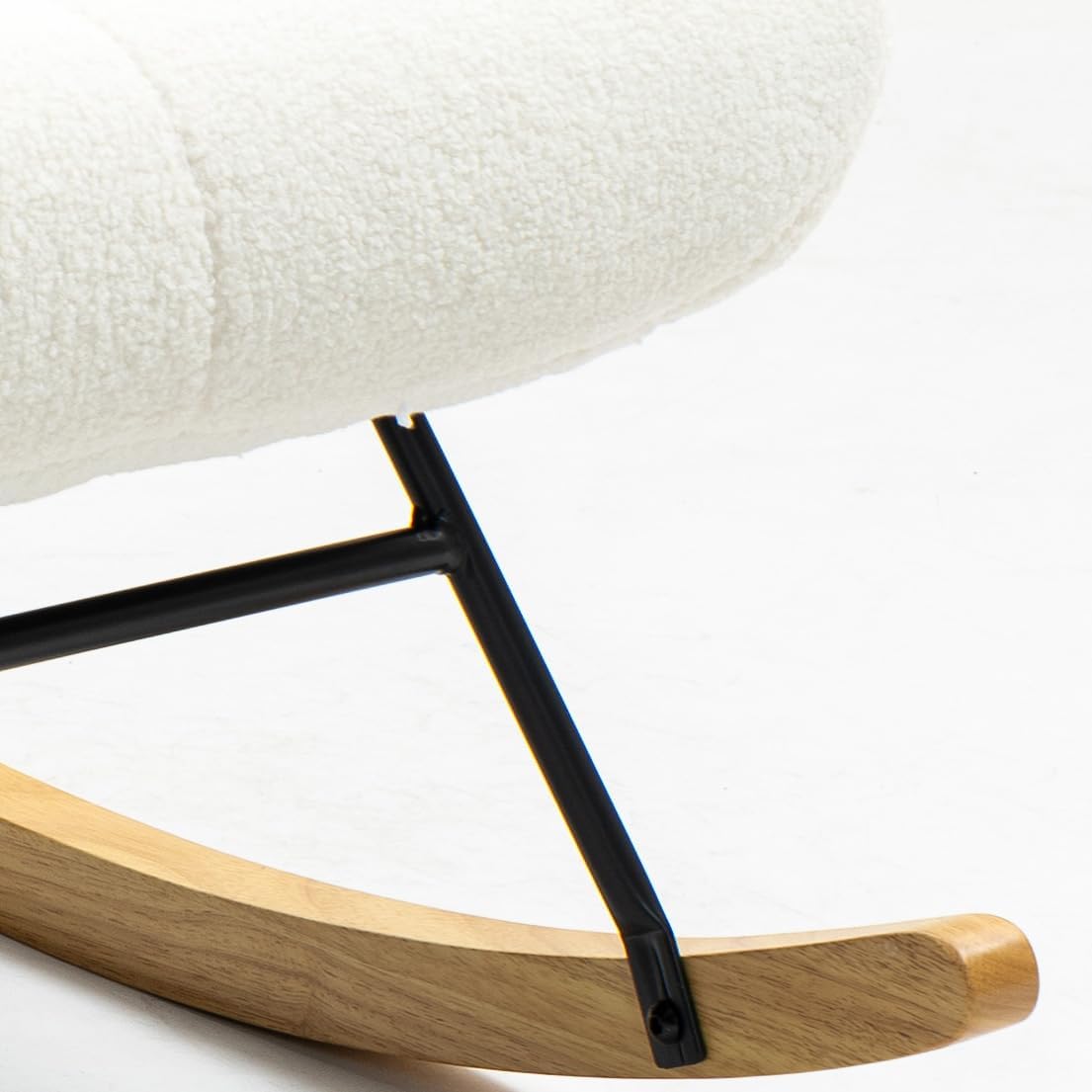 WeHome - Gestoffeerde schommelstoel met armleuningen, relaxstoel voor binnen, schommelstoel van hout en metaal met veelkleurige overtrek, 96 x 66 x 90 cm (bouclé, crème)