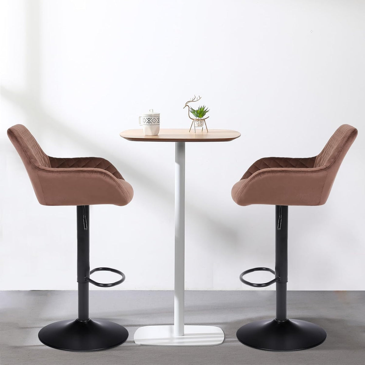 ralex-chair Barkrukken set van 2, in hoogte verstelbare fluwelen stof draaibare barkrukken, ontbijt eetkamerstoelen met rugleuning en armleuningen voor bar, toonbank en keuken, Bruin