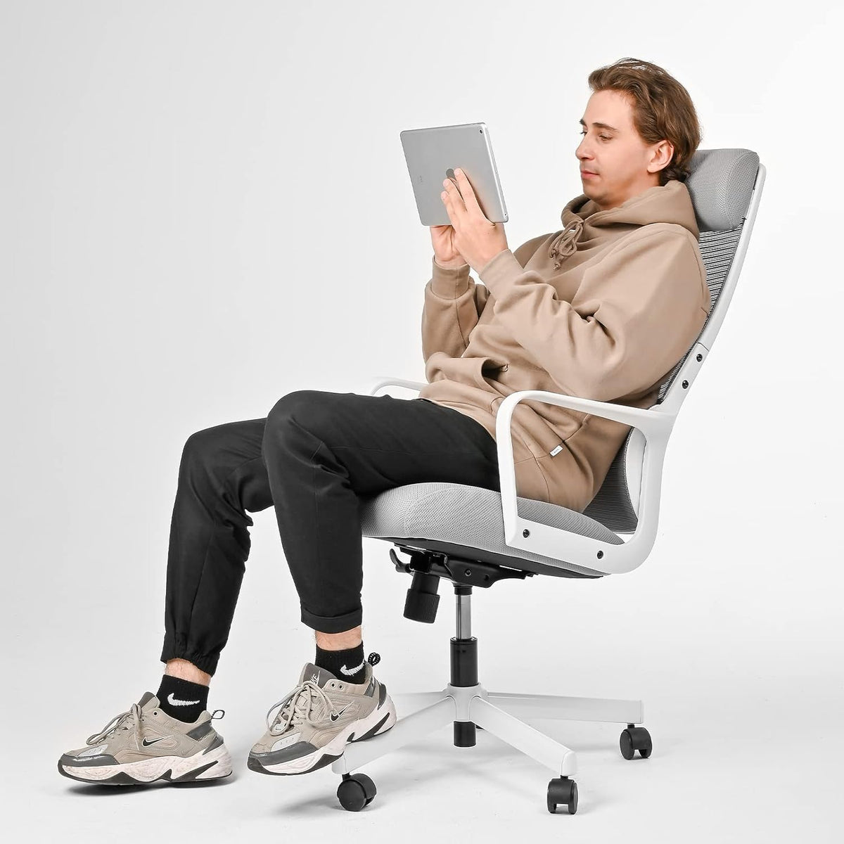 MELOKEA Ergonomische bureaustoel met verstelbare hoofdsteun, breed zitkussen, lendensteun, mesh, computerstoel, grijs