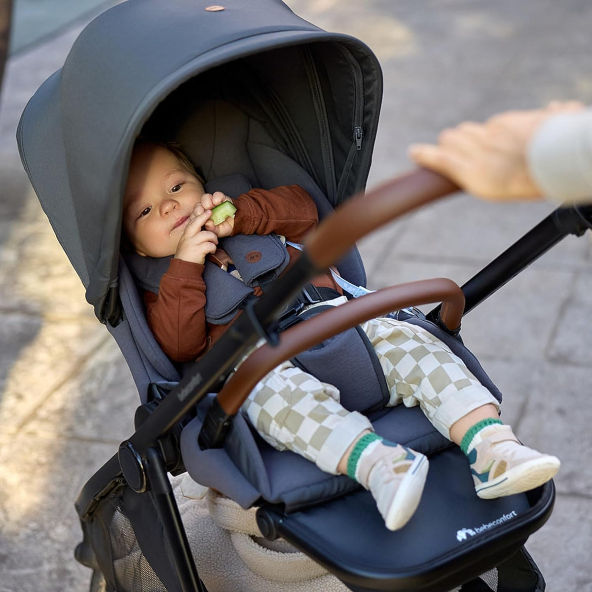 Bebeconfort Luvia Trio, Kinderwagen 3 in 1 set, 0-4 jaar (0-22 kg), Wandelwagen, Baby autostoeltje, Reiswieg, Slim opvouwen, Verstelbare duwstang, Wielen met schokdempers, Mineral Graphite