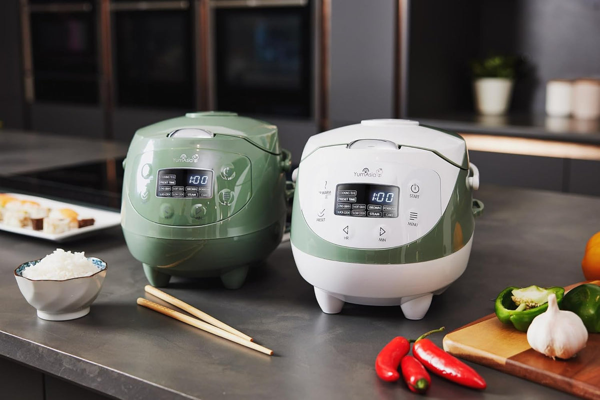 Yum Asia Panda Mini Rijstkoker Met Ninja Keramische Kom en Advanced Fuzzy Logic (3,5 kop, 0,63 liter) 4 Rijstkookfuncties, 4 Multicooker-functies, LED-display, 220-240V (Saliegroen)