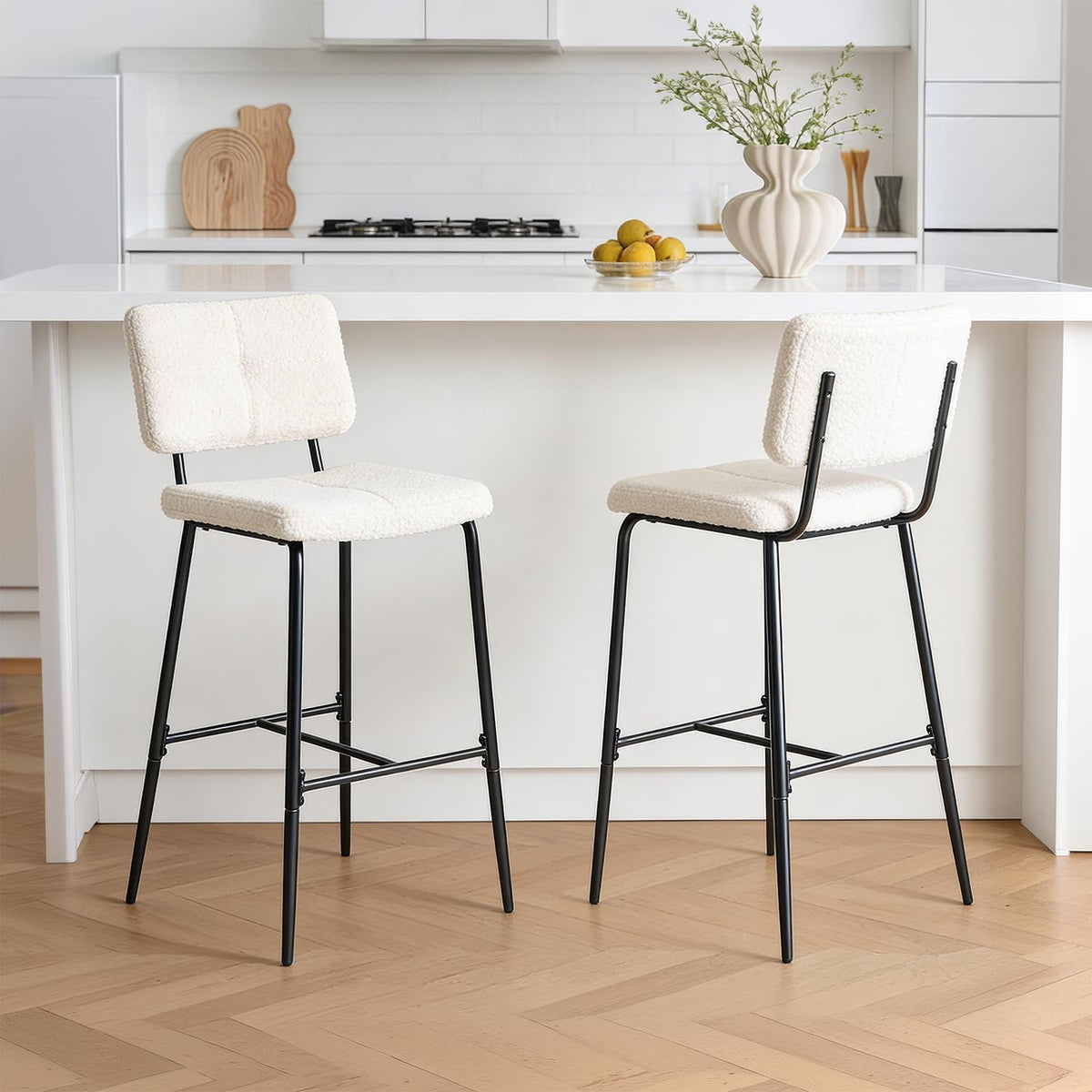 MEUBLE COSY Set van 4 barkrukken, hoge kruk met rugleuning en voetensteun, gevoerde keukenstoel met bouclé-stof, voor toonbank, eetkamer en huis, beige