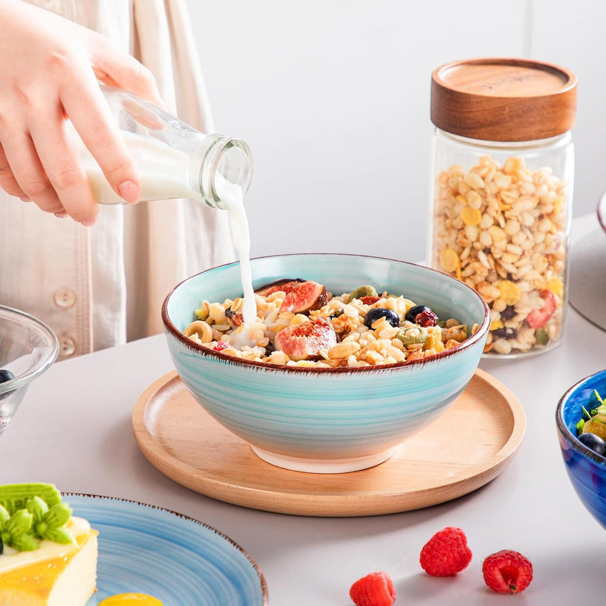 vancasso Bonita Blauwe Dinerset, 24-delig dinerservies voor 6 personen, handbeschilderde draaiende borden en kommen in moderne stijl, inclusief dinerborden, dessertborden, pastakommen en ontbijtkommen