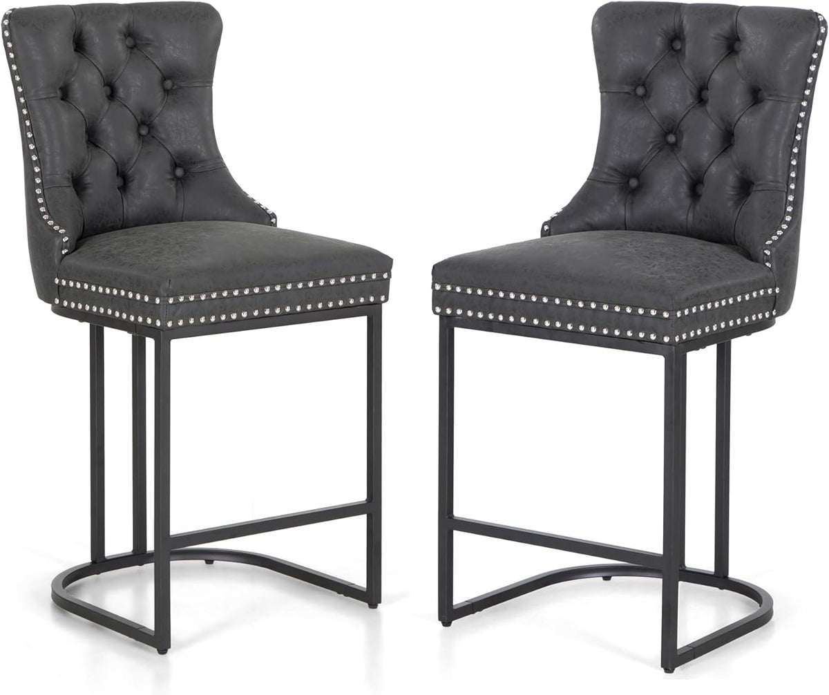 ALPHA HOME 26 inch zwarte toonhoogte barkrukken set van 2, moderne faux lederen barstoelen met knop rug en klinknagel trim gestoffeerde keuken eiland stoelen met stevige metalen poten ontbijt