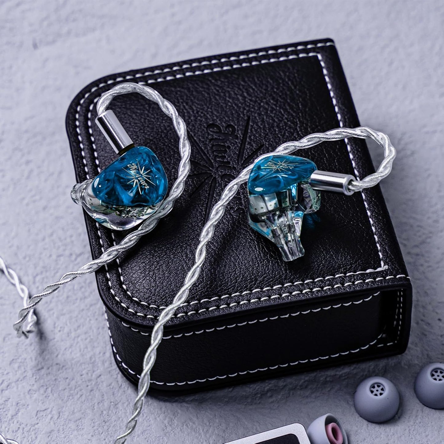 Linsoul Kiwi Ears Orchestra Lite Performance Custom 8BA in-Ear Monitor IEM met Afneembare 4-aderige 7N Zuurstofvrij Koper OFC-kabel, Handgemaakte Faceplate voor Audiofiele Studiomuzikant(Blauw)