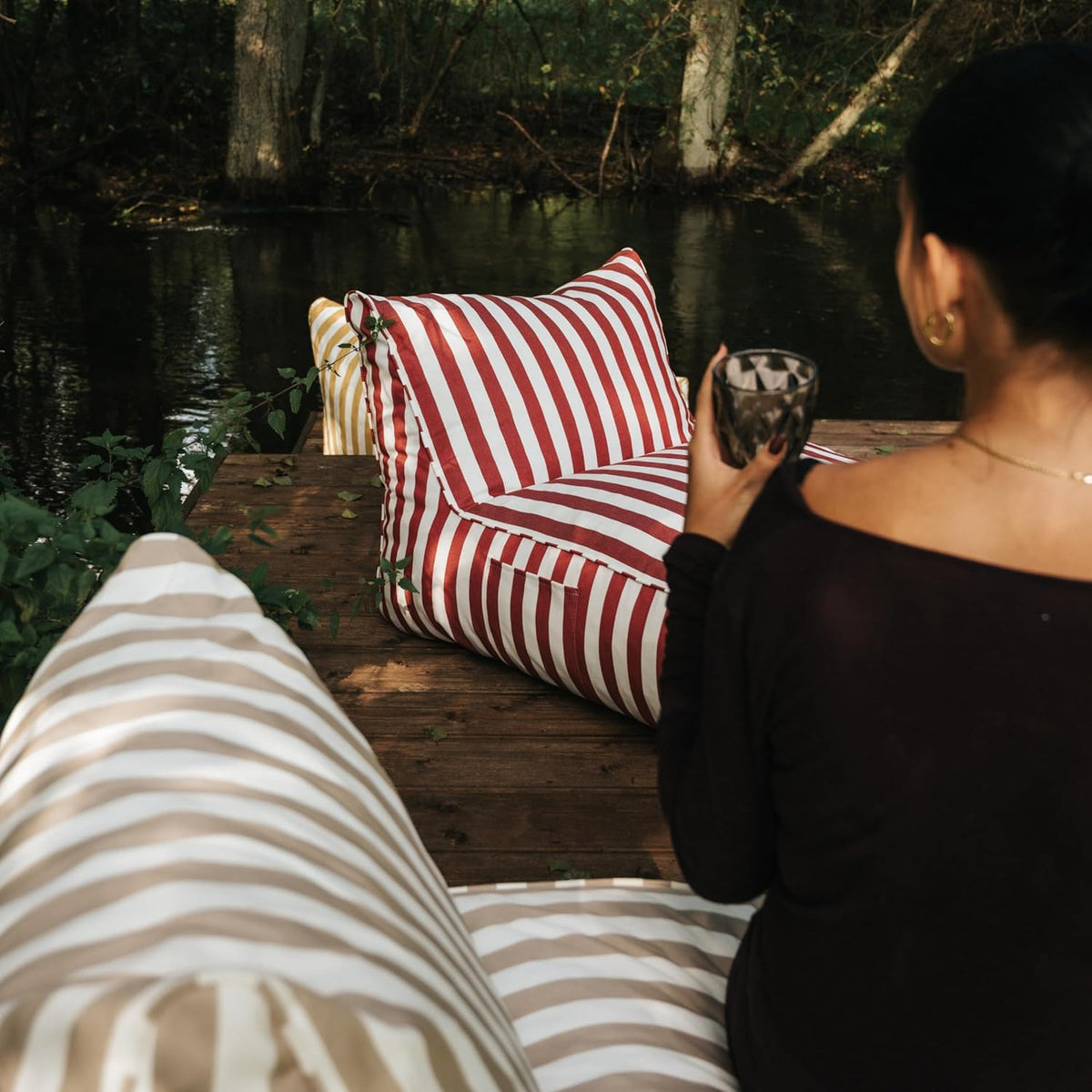 Gutekissen Zitzak voor volwassenen XXL, outdoor zitkussen, weerbestendig, in gestreept design, comfortabele loungestoel voor terras, balkon, tuin en patio, uv-bestendig, 72 x 102 x 65 cm (beige)