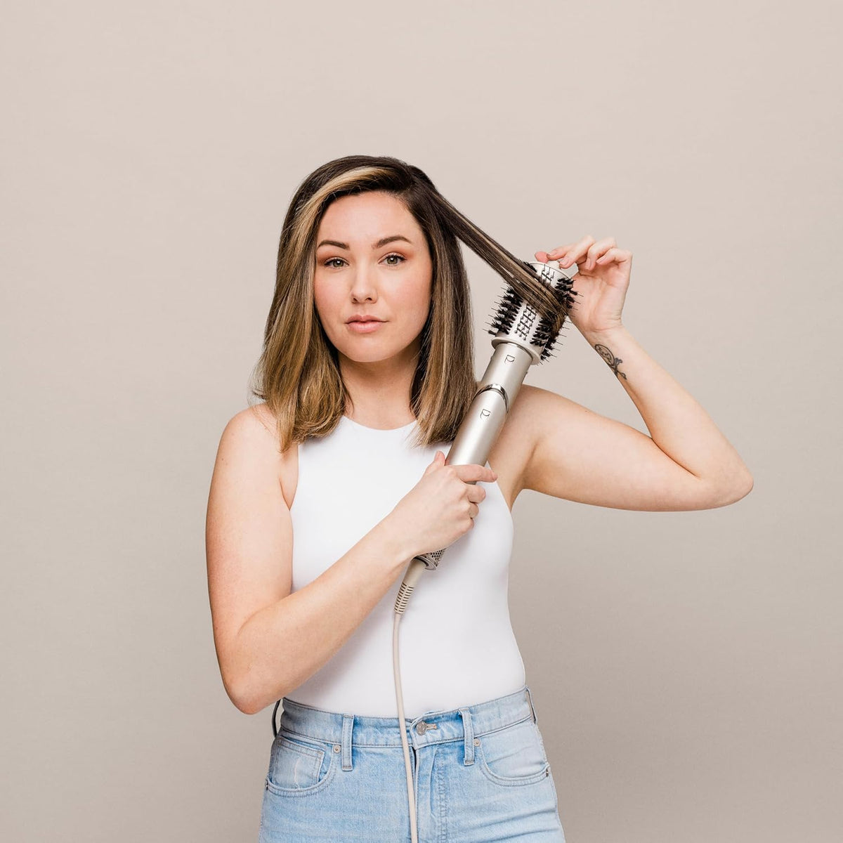 3-in-1 Haardroger en Stylingapparaat – Föhn – Haarstyler – Air Styler – Föhnborstel – Champagne – 2 Automatische Krulopzetstukken – Lichtgewicht 700 G