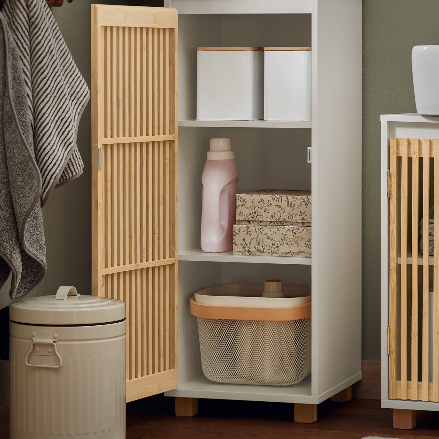 Hoge Badkamerkast – Smalle Opbergkast – Badkamermeubel – Kolomkast – Toiletkast – Vochtbestendig MDF & Bamboe – Anti-Omvalbeveiliging 33x33x165 cm