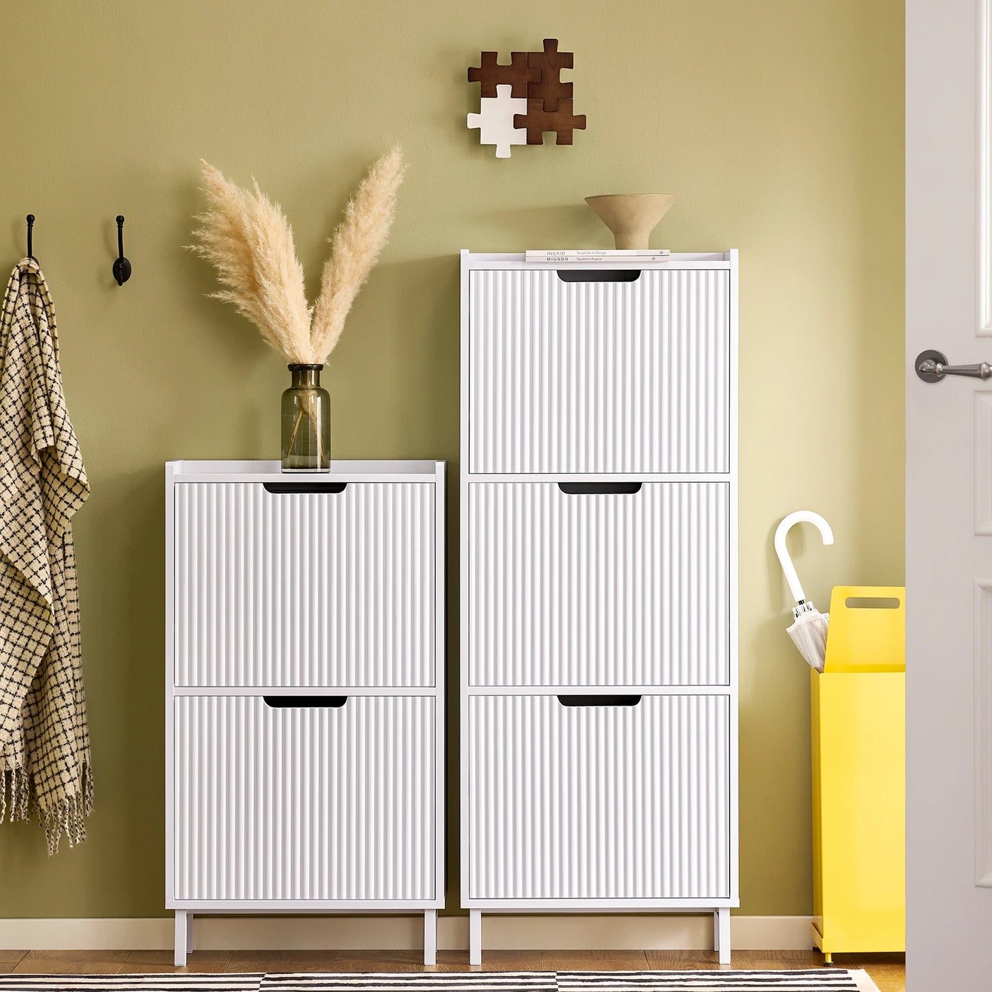 Schoenenkast – Schoenenrek – Schoenopberger – Schoenendoos – Schoenmeubel – Zwart – Smal Design Met 3 Kleppen – Compacte Ruimtebesparende Opbergoplossing