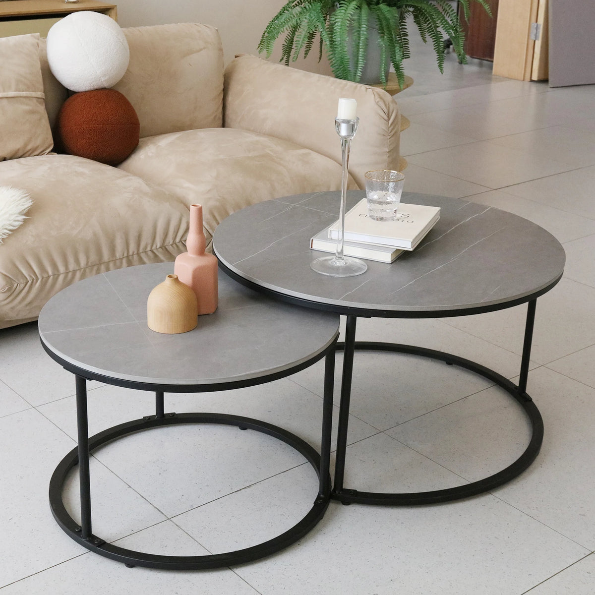 Tafel - Salontafel - Moderne Stijl - Set van 2 - Nesting Ronde Salontafel - Marmer - Sintered Stone Tafelblad - Metalen Poten – Ruimtebesparend - Woonkamer Meubel - Grotetafel 80x45cm - Kleintafel 60x40cm - Donkergrijs - QUORE