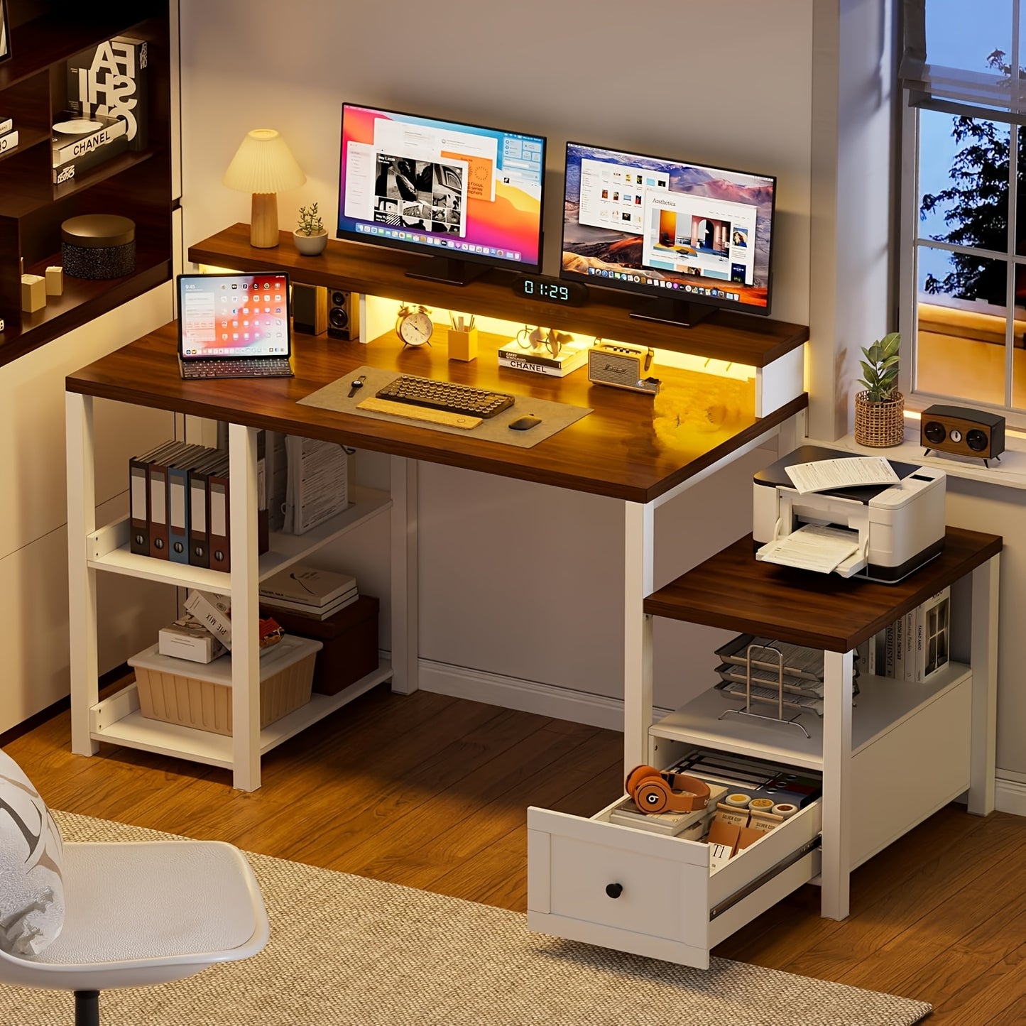 Computerbureau – Bureau – Werkplek – Schrijftafel – Study Table – Eikenhout Bruin – Ergonomische Monitorstandaard – Ruime Lades en Printerruimte