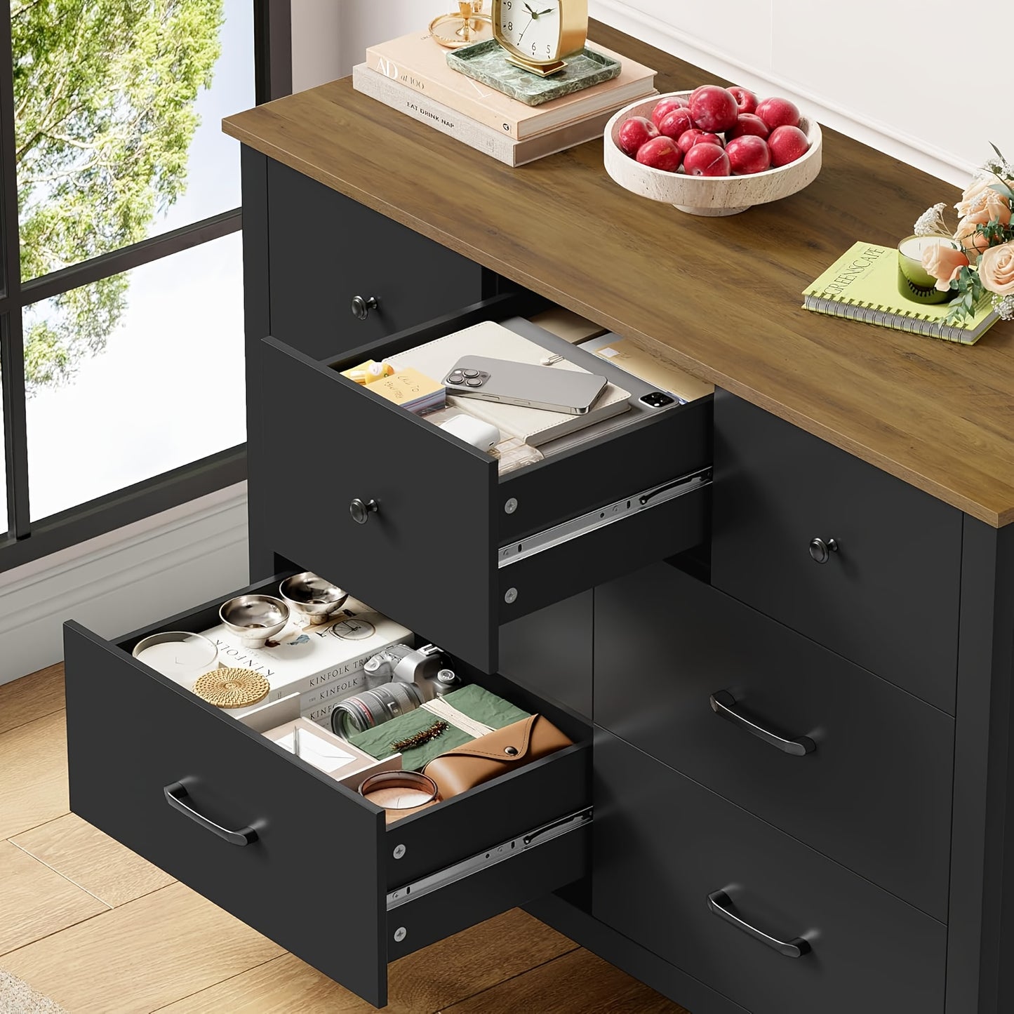 Ladekast – Ladekasten – Dressoir – Opbergkast – Kast – Zwart Met Gouden Accenten – 7 Laden Met Ruime Opbergruimte – Duurzaam Houtvezelplaat Met Melamine Afwerking