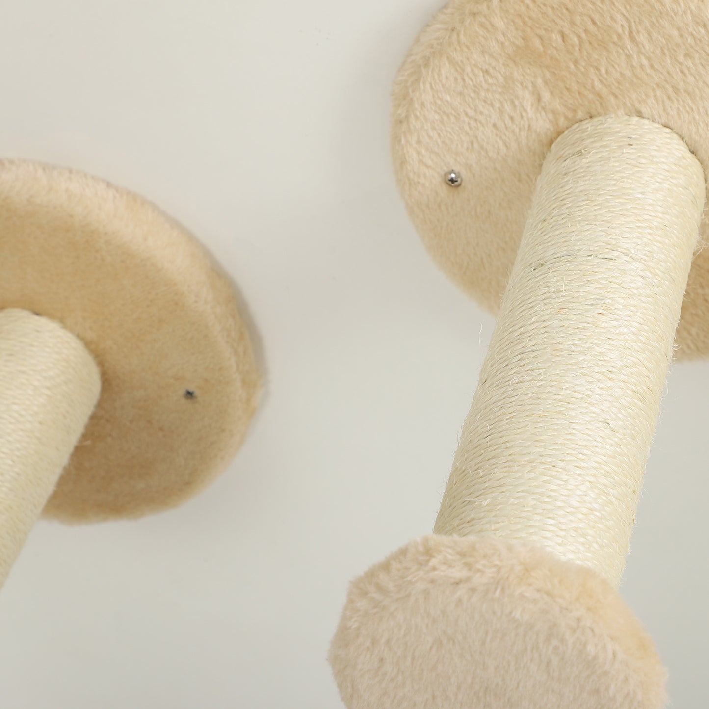 Krabpaal – Kattenboom – Kattenmeubel – Klimwand – Krabwand – Muurbevestigd – Ruimtebesparend Ontwerp – 110x56x73 cm – Sisal Krabpalen – Beige