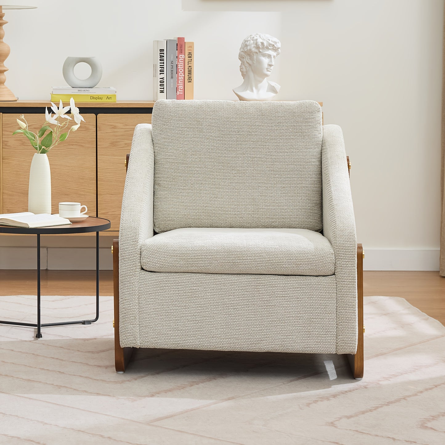 Fauteuil – Lounge Stoel – Leunstoel – Relax Stoel – Beige Chenille – Met Houten Armleuningen – Inclusief Zitkussen – Compact 73,5x73,5x73,5 cm
