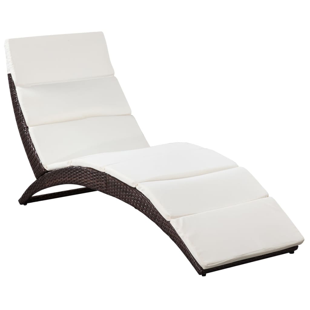 Rattan Ligstoel – Lounger – Zonnebed – Ligbank – Tuinstoel – Weerbestendig PE Rattan – Extra Comfortabel Crème Kussen – Handmatig Verstelbaar – Opvouwbaar – Bruin