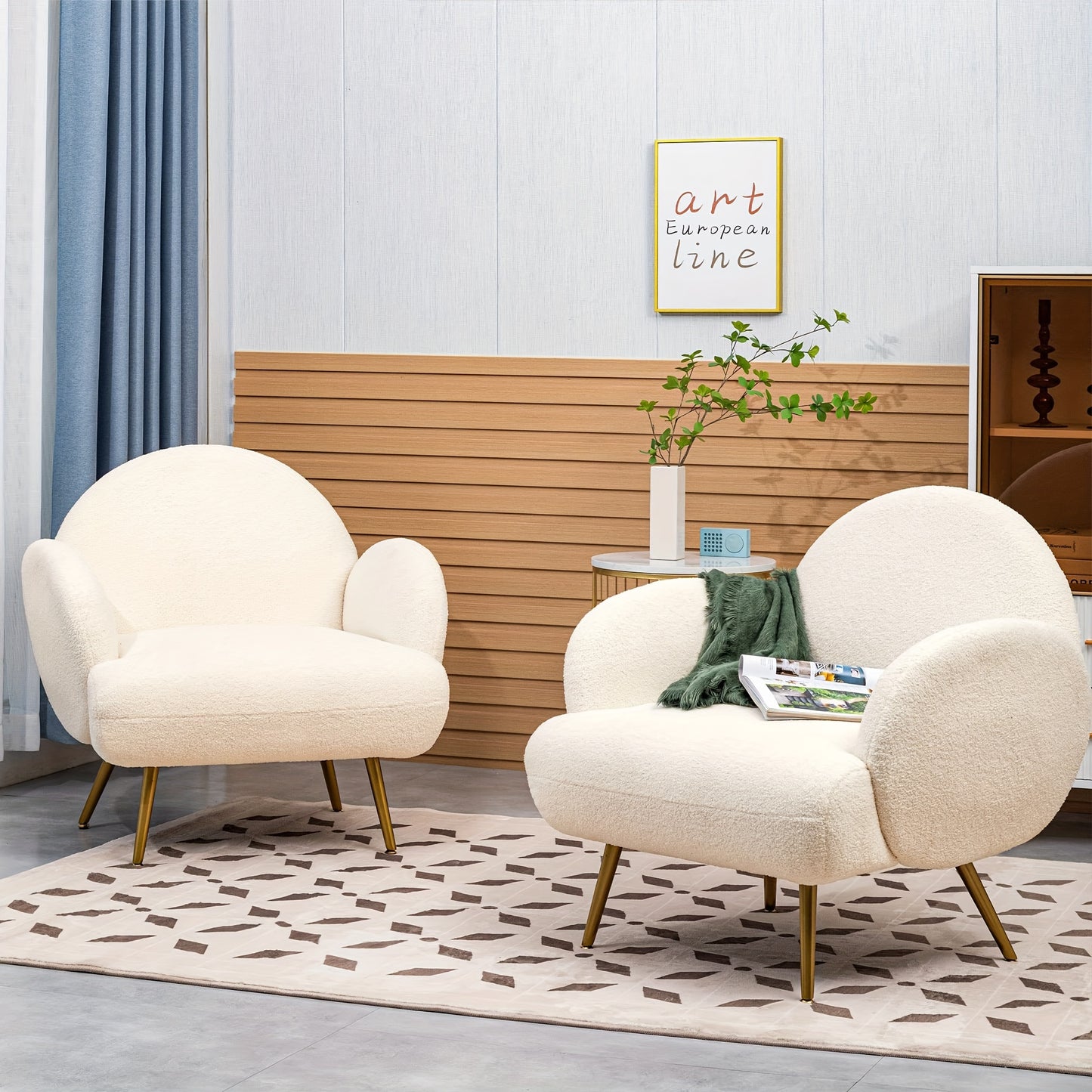 Fauteuil – Zetel – Lounge Stoel – Leunstoel – Teddy Stoel – Witte Teddy Bekleding – Gouden Metalen Pootjes – Compact Ontwerp – Stevige Armleuningen