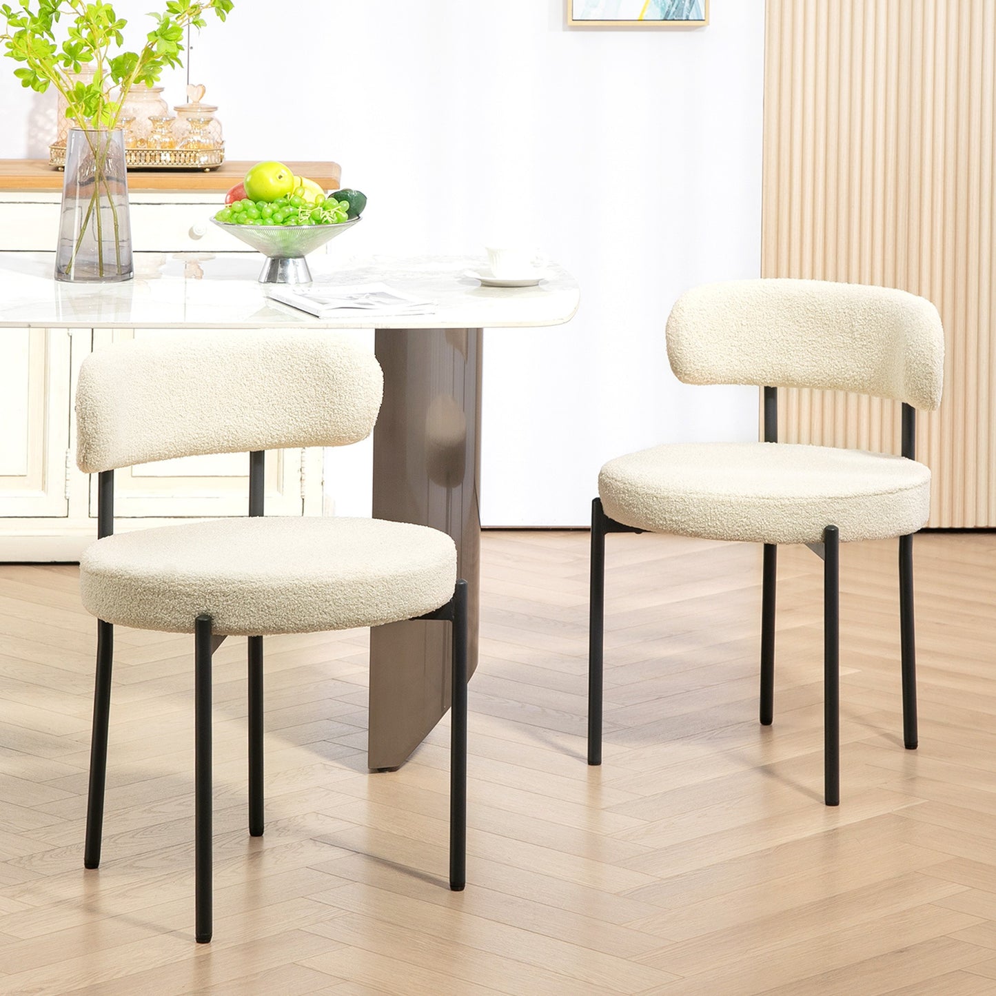Eetkamerstoel – Stoel – Zitmeubel – Armstoel – Designstoel – Gestoffeerd Beige – Zwart Stalen Frame – Comfortabele Zitting
