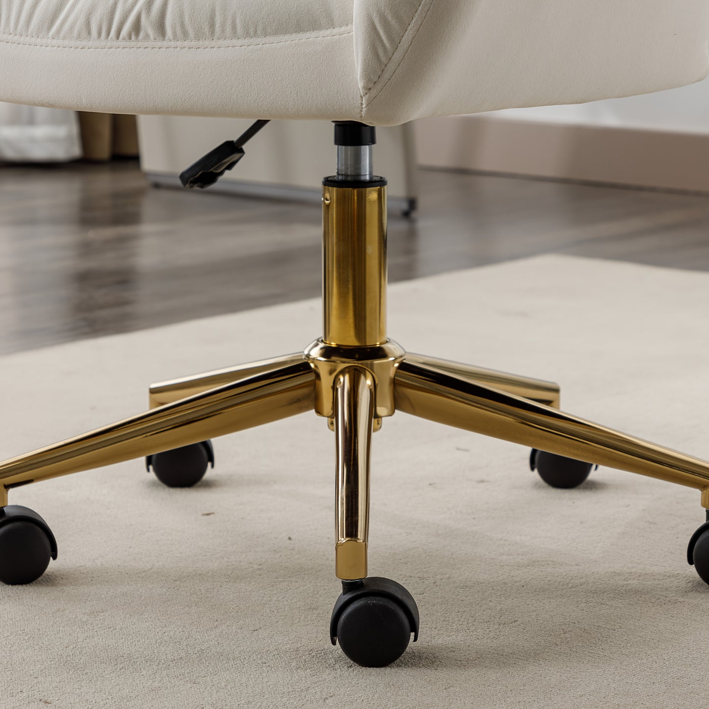 Bureaustoel – Draaistoel – Office Chair – Kantoorstoel – Bureaustoelen – Velvet Ivoor – Verstelbare Hoogte – Gouden Metalen Poten