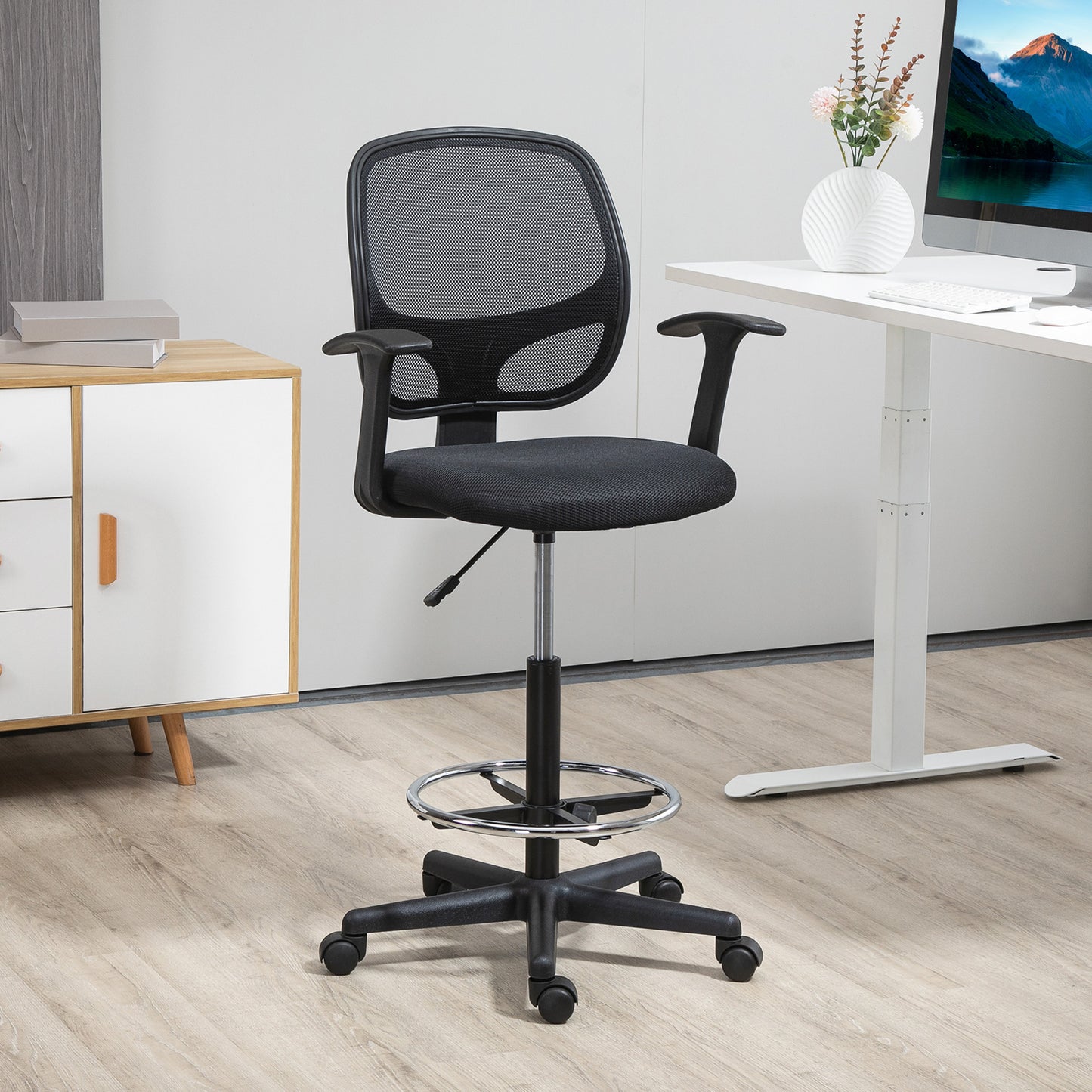 Bureaustoel – Werkstoel – Office Chair – Draaistoel – Tekentafelstoel – Verstelbare Zithoogte 110-132 cm – Inclusief Voetenring Mesh Rugleuning – Zwart