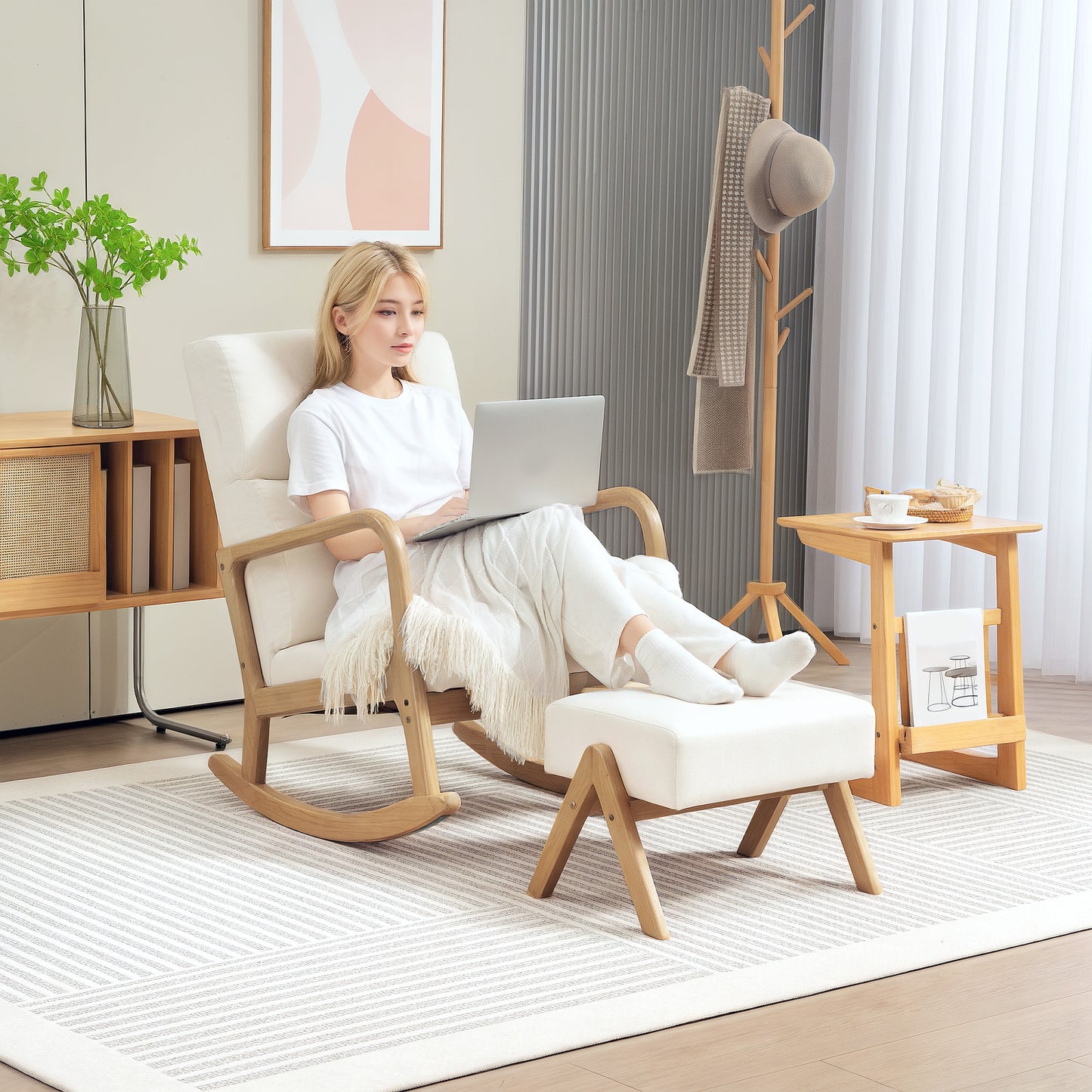 Schommelstoel – Schommelstoel Met Voetenbank – Relaxstoel – Loungestoel – Zitstoel – Crème – Stevig Houten Frame – Zachte Linnen Bekleding