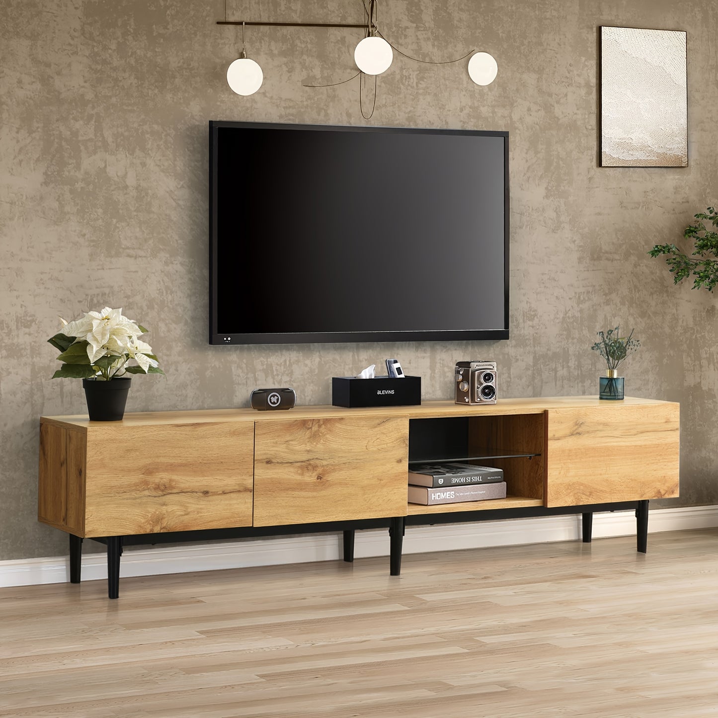 Tv Meubel – TV Kast – TV Dressoir – Media Meubel – Tv Stand – Modern Minimalistisch – Rotan Frame – 4 Deuren – Zwarte Metalen Poten – Eenvoudige Montage – Ruime Opbergruimte