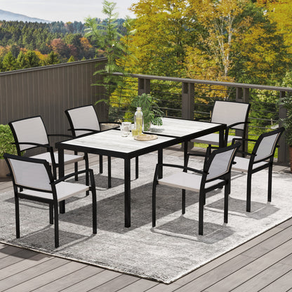 7-delige Tuinset – Buiten Eettafelset – Tuinmeubelset – Balkonset – Stapelbare Stoelen – Grijs – Kunststof Tafelblad Met Houtlook – Weerbestendig Stalen Frame