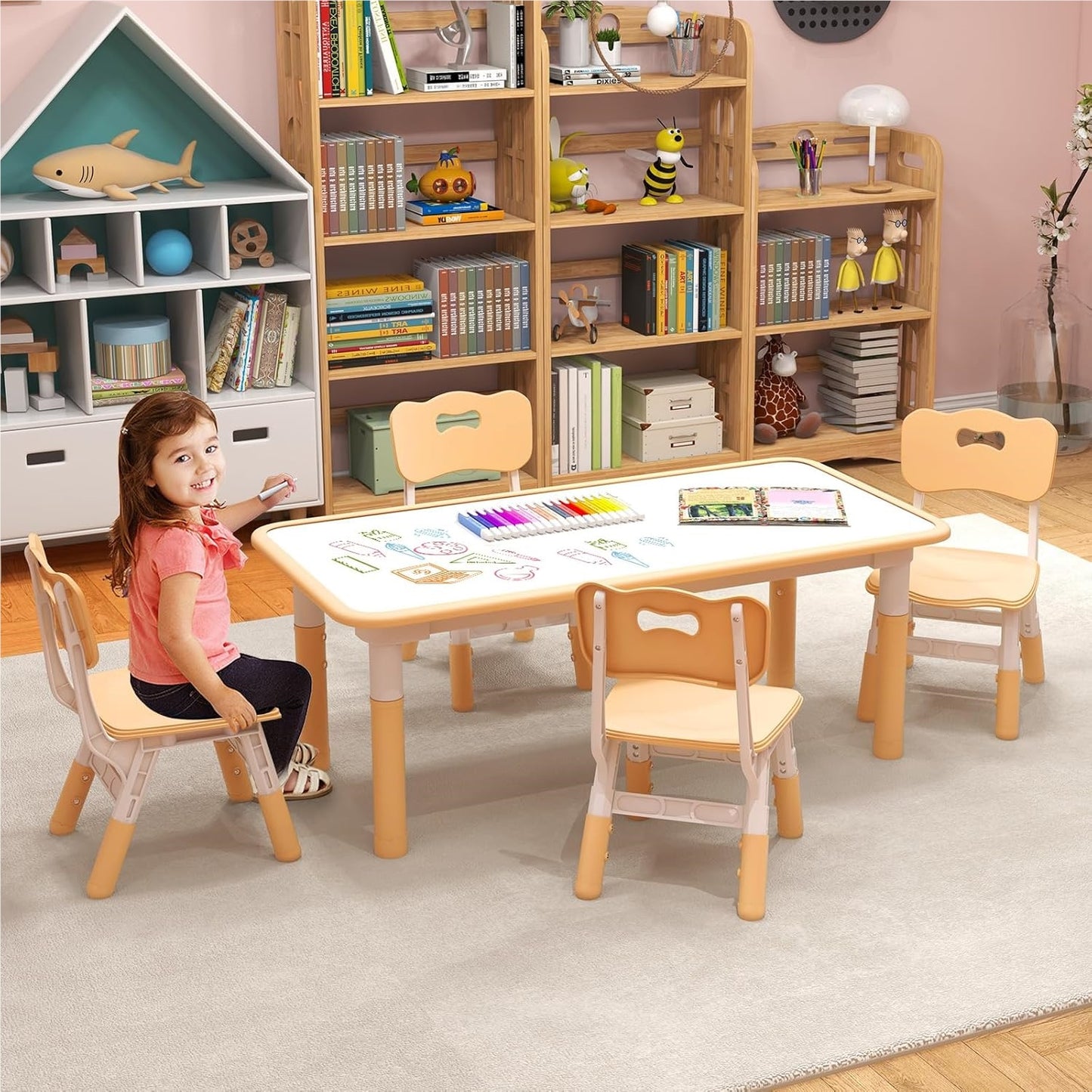 Kinder Tafel – Kindertafel – Speeltafel – Tafel Met Stoelen – Kinderstoel Set – Verstelbare Hoogte – Groot Graffiti Tafelblad 120x60 cm – Natuurlijk Houtkleur