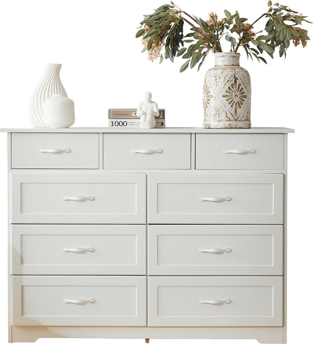 Witte Ladekast met 9 Lades – Grote Opbergkast 120x40x88 cm – Gelakt Halmeubel met Golvend Design en Slagvaste Hoeken – Voor Woonkamer, Badkamer of Slaapkamer