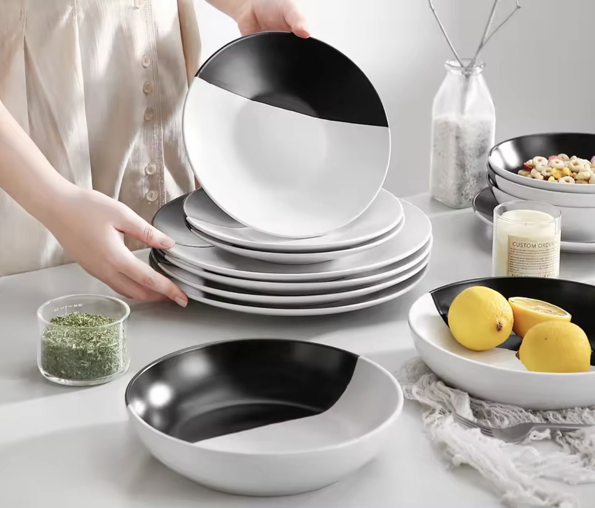 Dinnerware set white/black - Ceramic - 8 large plates - 8 small plates - 8 deep plates - 8 bowls - 32 pieces - White - Black