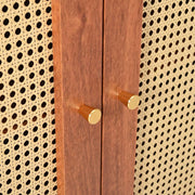 Gutent Dressoir, Walnoot, met 3 deuren, Veel Opbergruimte, Kunstrotan Deuren en metalen handgrepen, is een accentstuk in de eetkamer, woonkamer en keuken.