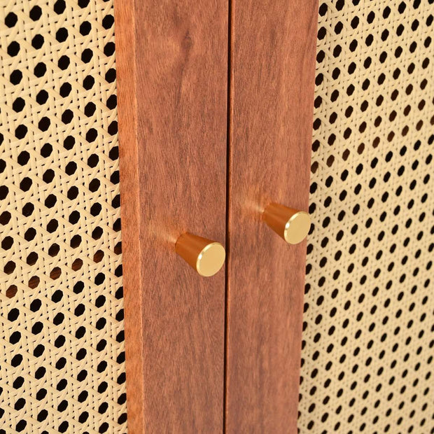 Gutent Dressoir, Walnoot, met 3 deuren, Veel Opbergruimte, Kunstrotan Deuren en metalen handgrepen, is een accentstuk in de eetkamer, woonkamer en keuken.