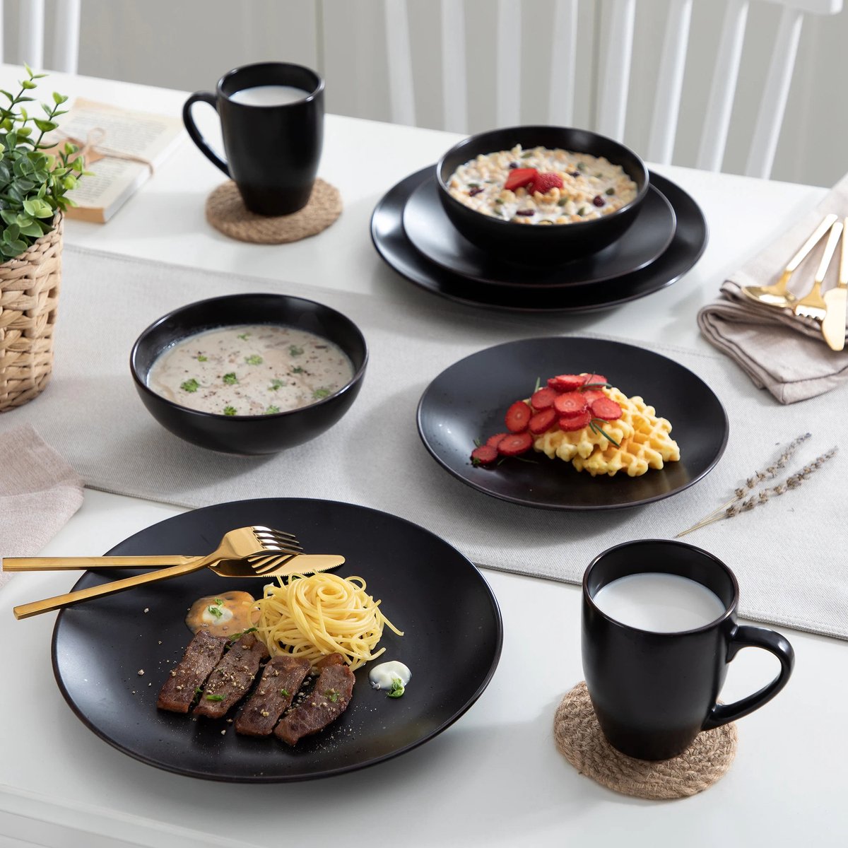Luxe Serviesset - 32-Delig - 8 Persoons - Keramiek - Bordenset - Dinner Platen - Dessertborden - Kommen - Mokken - Schaaltjes - Zwart