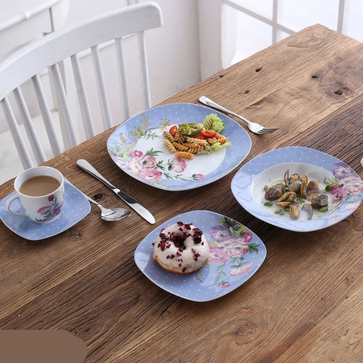 Luxe Serviesset - Bordenset - Kommen set - Soep Borden - Dessert Borden - Dinerborden - set van 30 - 6 persoons - Wit - Blauw - Bloemen