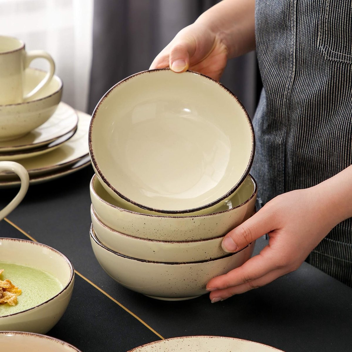Luxe Serviesset – 32 Delig – 8 Persoons – Keramiek - Bordenset – Dinnerplaten – Dessertborden - Kommen - Mokken - Schaaltjes - Beige