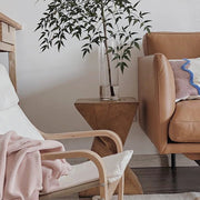 Moderne Beton Bijzettafel met Natuurlijke Houtafwerking – Geometrische Accenttafel voor Binnen en Buiten – Multifunctioneel Nachtkastje