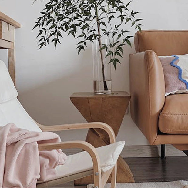 Moderne Beton Bijzettafel met Natuurlijke Houtafwerking – Geometrische Accenttafel voor Binnen en Buiten – Multifunctioneel Nachtkastje