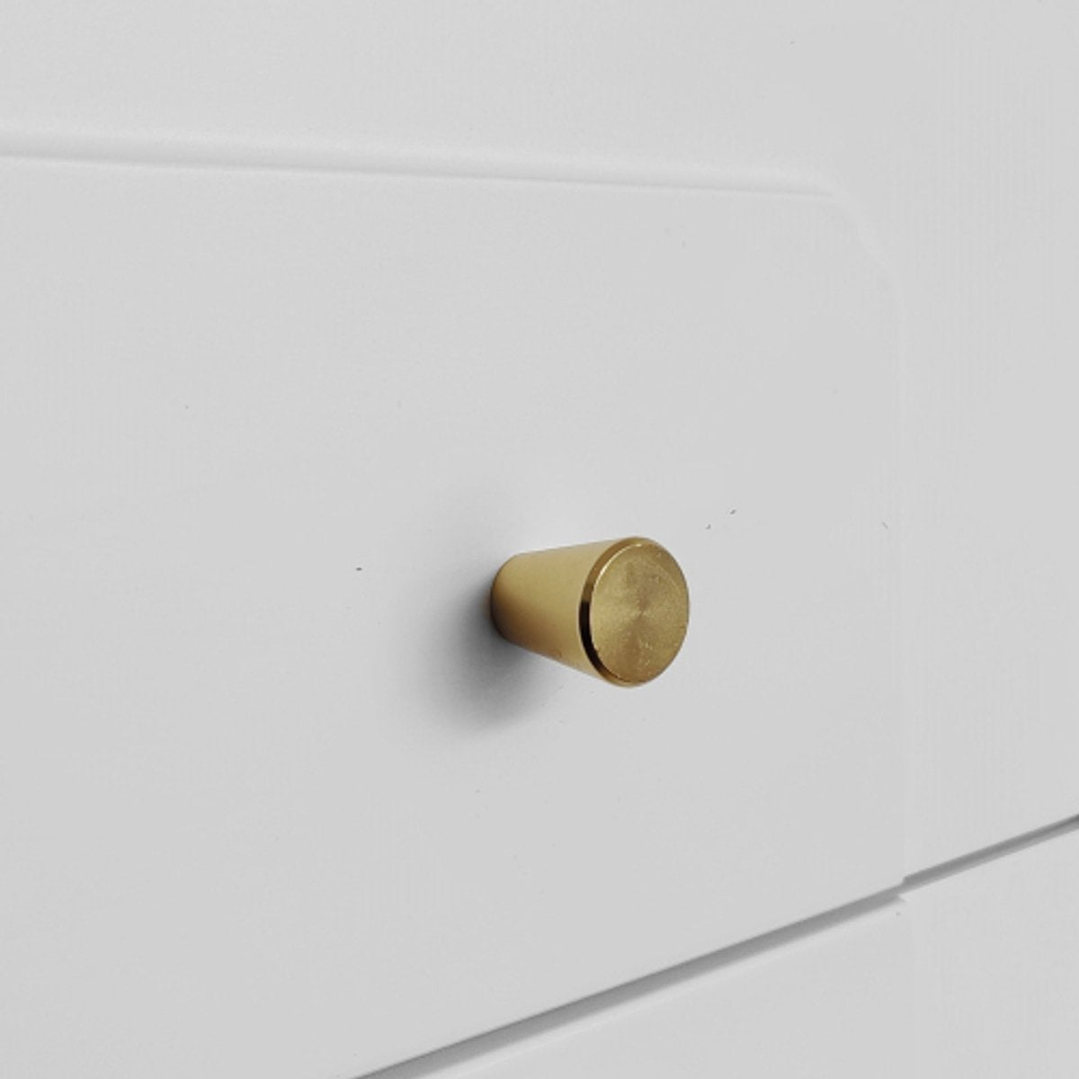 Lowboard - Tv-Meubel in Retrostijl - Gouden Handgrepen - Veel Opbergruimte - Met Rotan Deur - en Metalen Poten - Wit