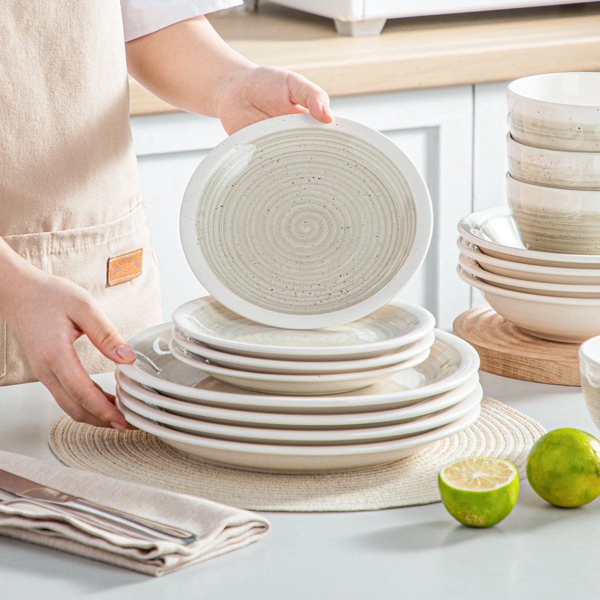Luxe Serviesset – 16 Delig – 4 Persoons – Keramiek - Bordenset – Dinnerplaten – Dessertborden - Kommen - Pastakom - Beige