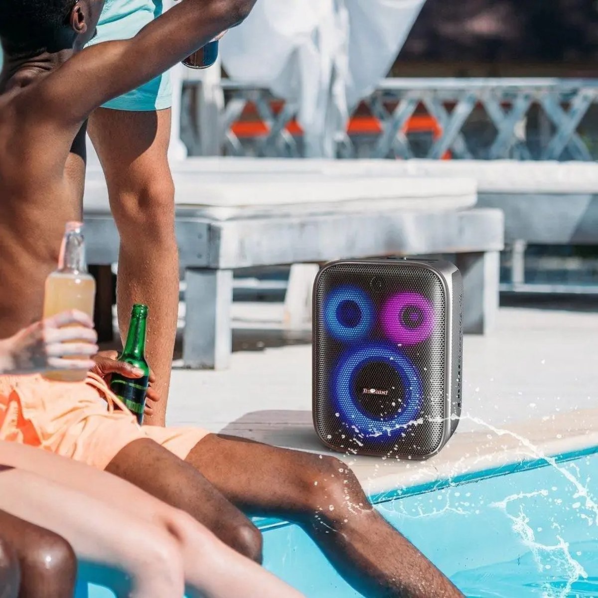 Karaoke Partybox - 3-Weg Speaker - 120 W - 2 Draadloze Microfoons - Verlichting Kleur en Equalizer via App - Mic en Gitaar Input - Zwart