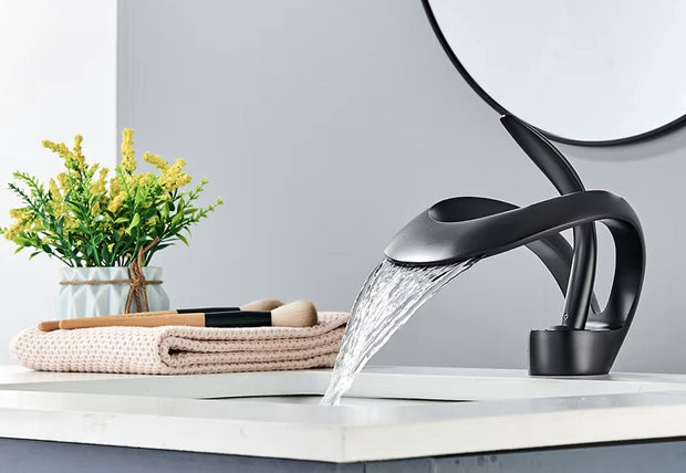 Luxe wastafelkraan - Gootsteen kraan - Waterval kraan - Kraan - Mengkraan - Zwart