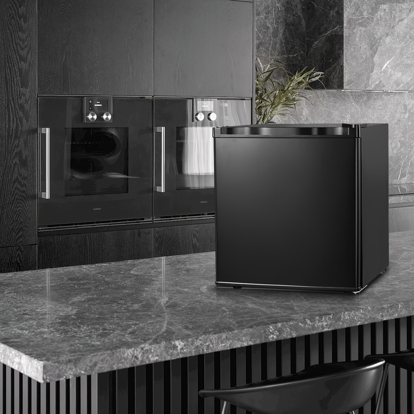 Mini Koelkast – Compact Koelkast – Tafelkoelkast – Koelbox – Kleine Koelkast – 46L Inhoud – Fluisterstil 42dB – Zwart Mat Roestvrij Staal – Omkeerbare Deur