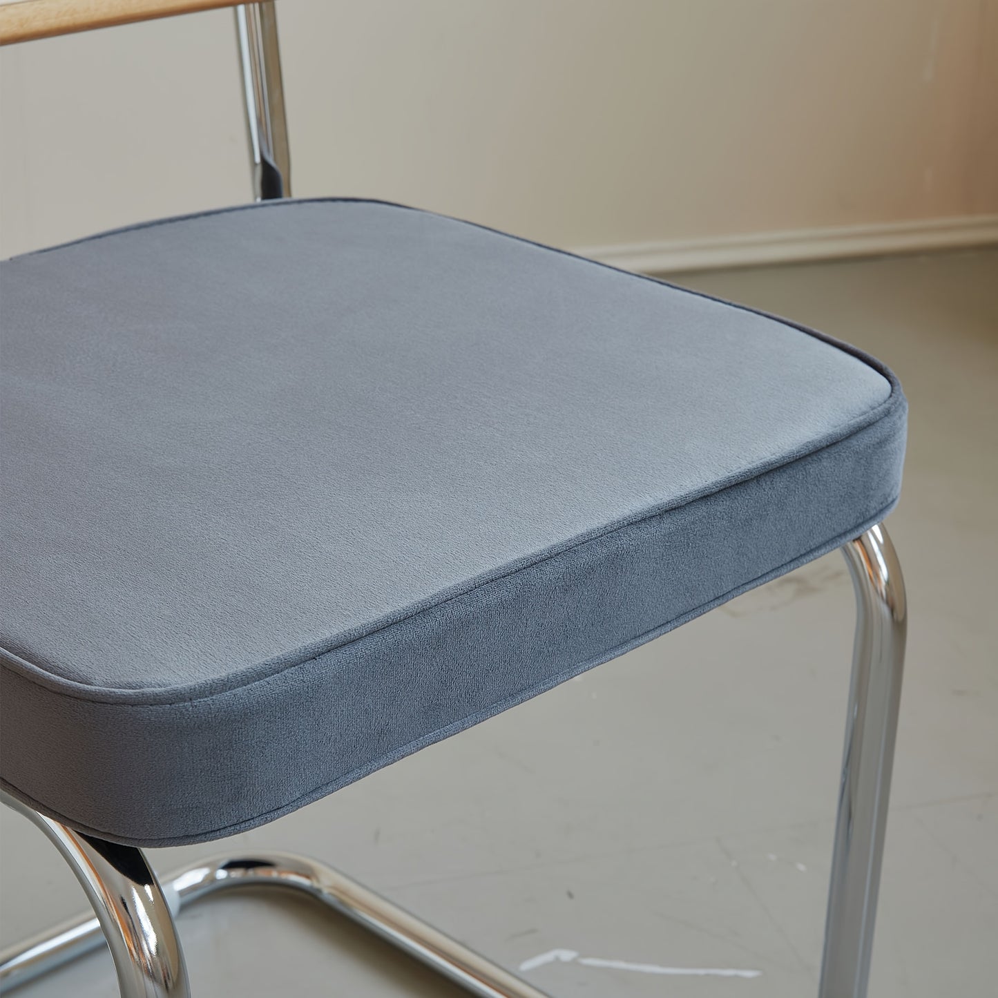 Eetkamerstoelen – Stoelen – Design Stoelen – Keukenstoelen – Set van 4 – Grijze Velvet Bekleding – Handgeweven Rieten Rugleuning – Massief Houten Frame – Comfortabele Zitting – Onderhoudsvriendelijk
