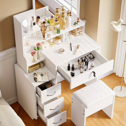 Make-up Tafel – Schoonheidstafel – Visagiehoek – Make-up Bureau – Vanity Table – Luxe Wit Design – 4 Lades & Open Planken – Zacht PU Leren Krukje