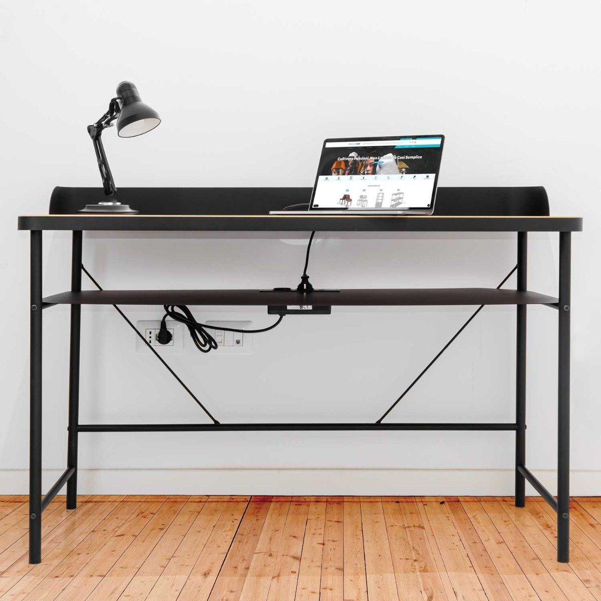 Bureau – Werktafel – Schrijftafel – Computertafel – Laptoptafel – 120x50 cm – Metaal Met Houten Blad – 2 Schuko Stopcontacten + 2 USB Poorten