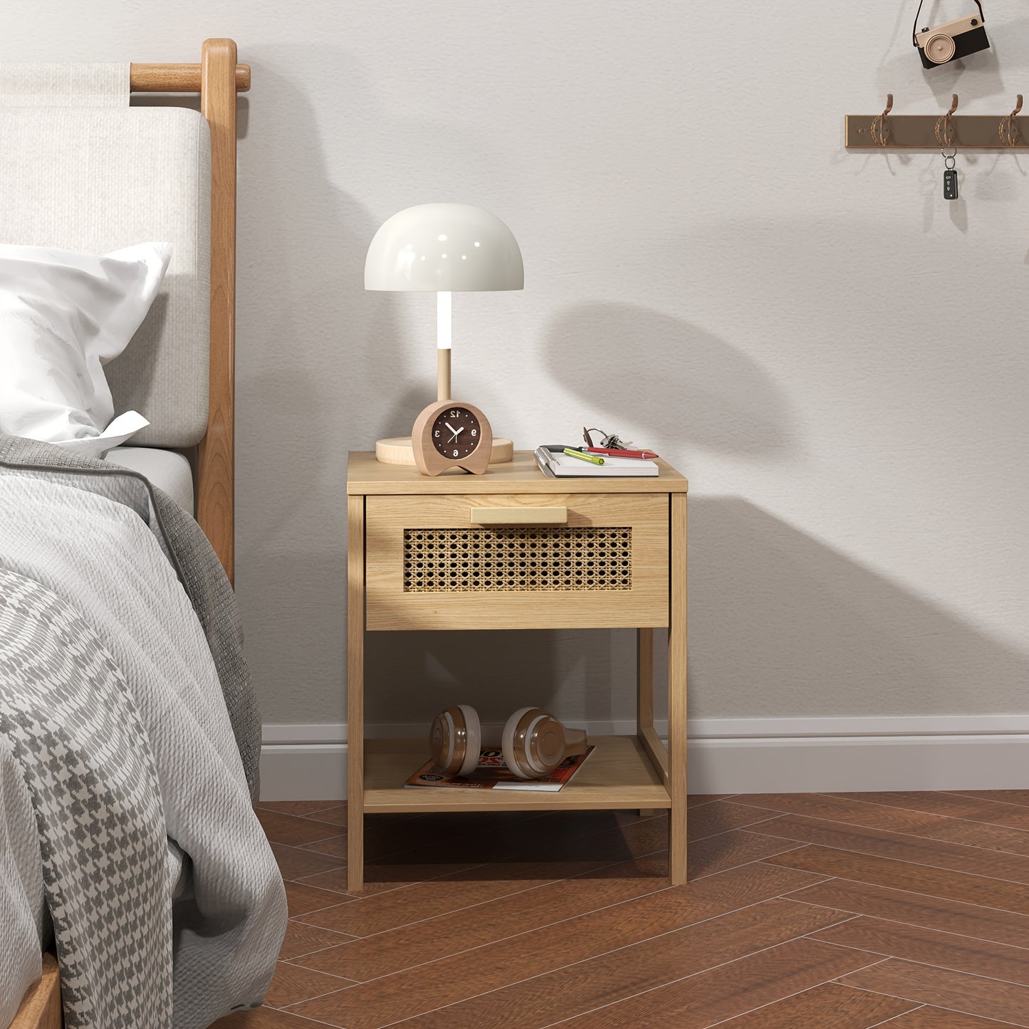 Nachtkastje – Bijzettafel – Bedtafeltje – Nachtkast – Houten Kastje – Houtkleur Met Rattan Design – 40x40x48,4 cm – Met Laden En Open Planken